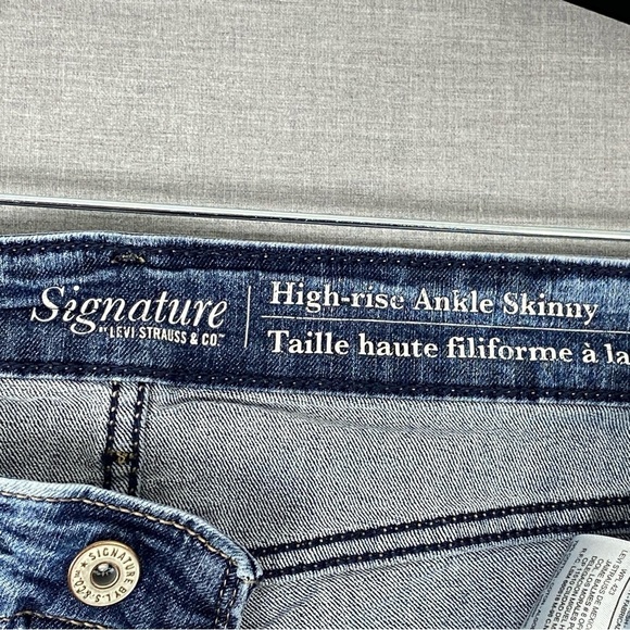 Levis Signature High Rise Ankle Skinny Jeans Womens 18 W34 Raw Hem Factory Fade - Picture 6 of 12